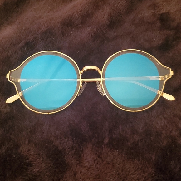 Metal Frame Sunglasses with Unique Clear Lens Rim - Picture 1 of 1